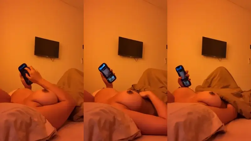 bokep indo Siskaeee Colmek Sambil Liat Video X backdrop