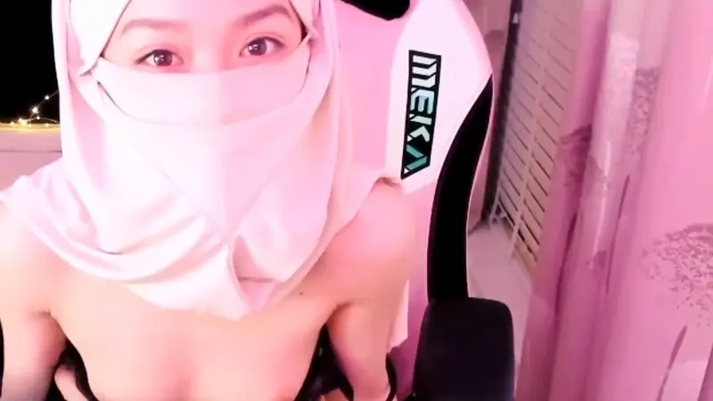 Bokep Jilbab Putih Goyang Ganas Main Belakang backdrop