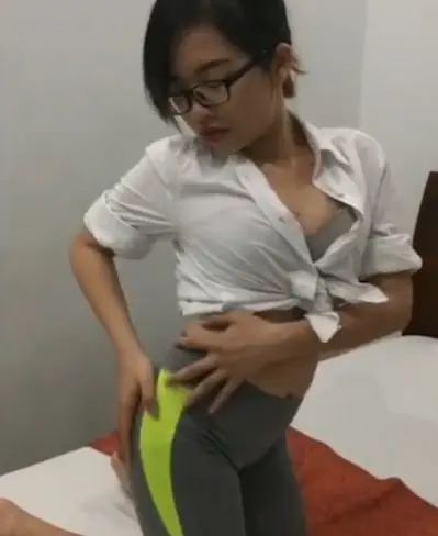 Cewek Kacamata Hot Seksi Ngentot Liar backdrop