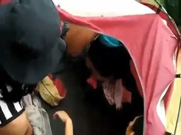 Gila Bener! Pasangan Ini Ketahuan Mantap Di Tenda poster
