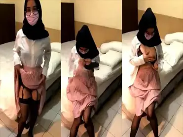 Sekretaris Jilbab Kacamata Main Kasar poster