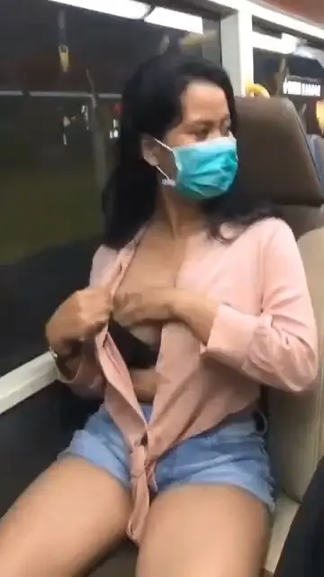 Siskaeee Aksi Ekshibisionis di Bus Umum Viral backdrop