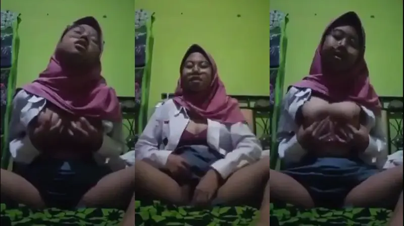 Siswi SMA Dada Jumbo Pamer Aset Padat Menggoda backdrop