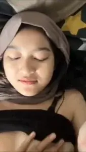 Ukhti Asifa Berhijab Manis Pasrah Di Kamar backdrop