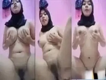 Ukhti Jilbab Montok Nekat Lepas Baju Depan Kamera poster
